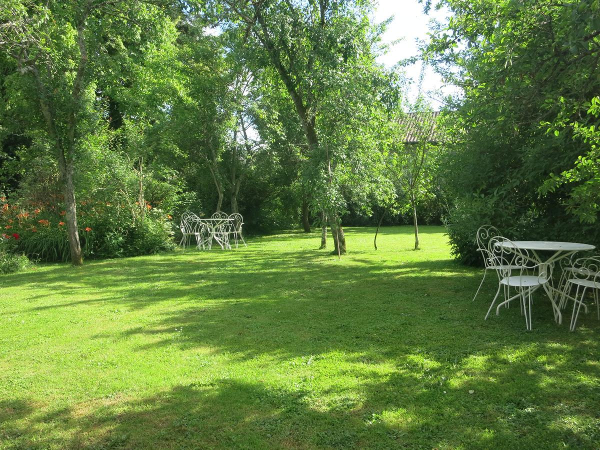 Les Jardins De Lily Hotel Saint-Léonard-de-Noblat Esterno foto