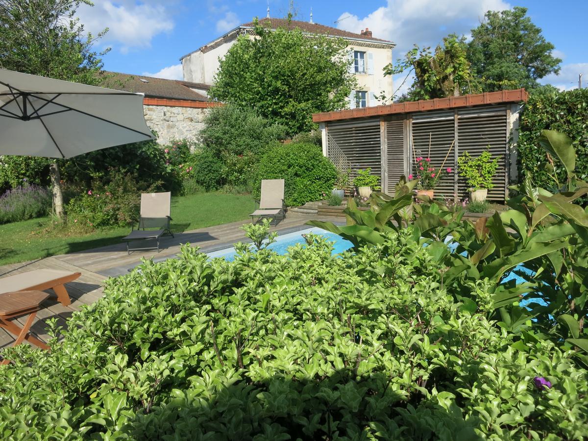 Les Jardins De Lily Hotel Saint-Léonard-de-Noblat Esterno foto